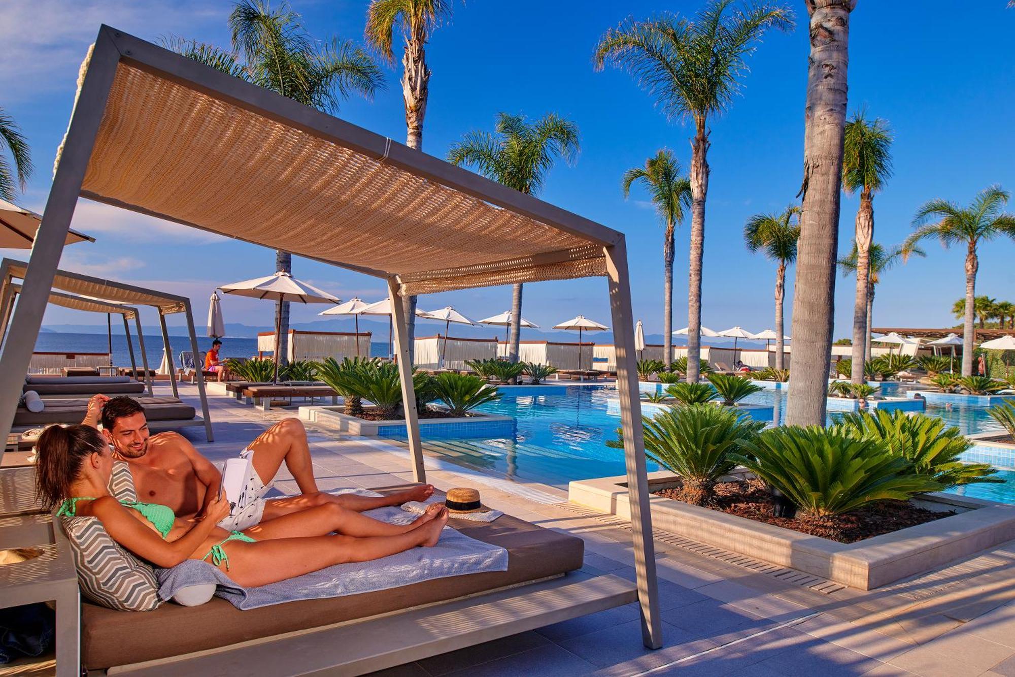 Miraggio Thermal Spa Resort Paliouri Exterior photo The resort's pool area