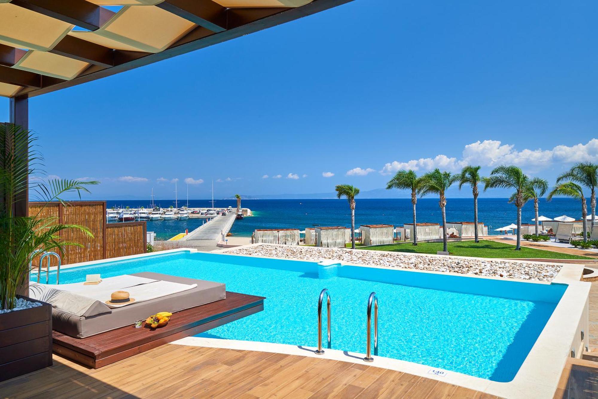 Miraggio Thermal Spa Resort Paliouri Exterior photo The swimming pool at the hotel