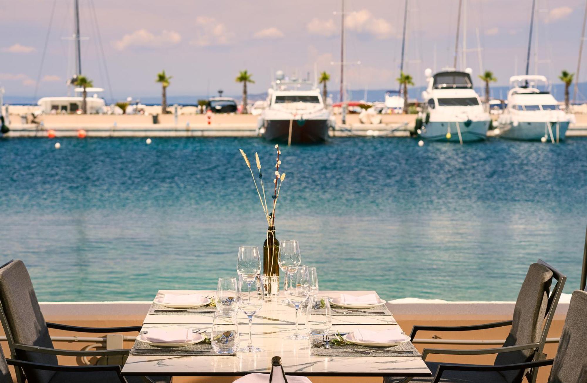 Miraggio Thermal Spa Resort Paliouri Exterior photo View of the marina
