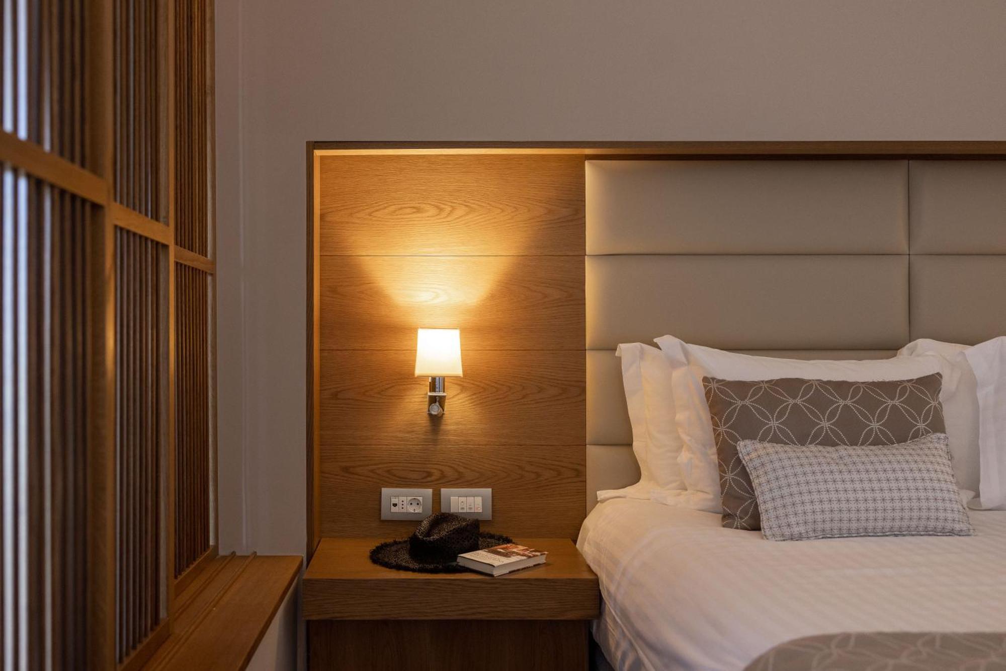 Miraggio Thermal Spa Resort Paliouri Exterior photo A wall light