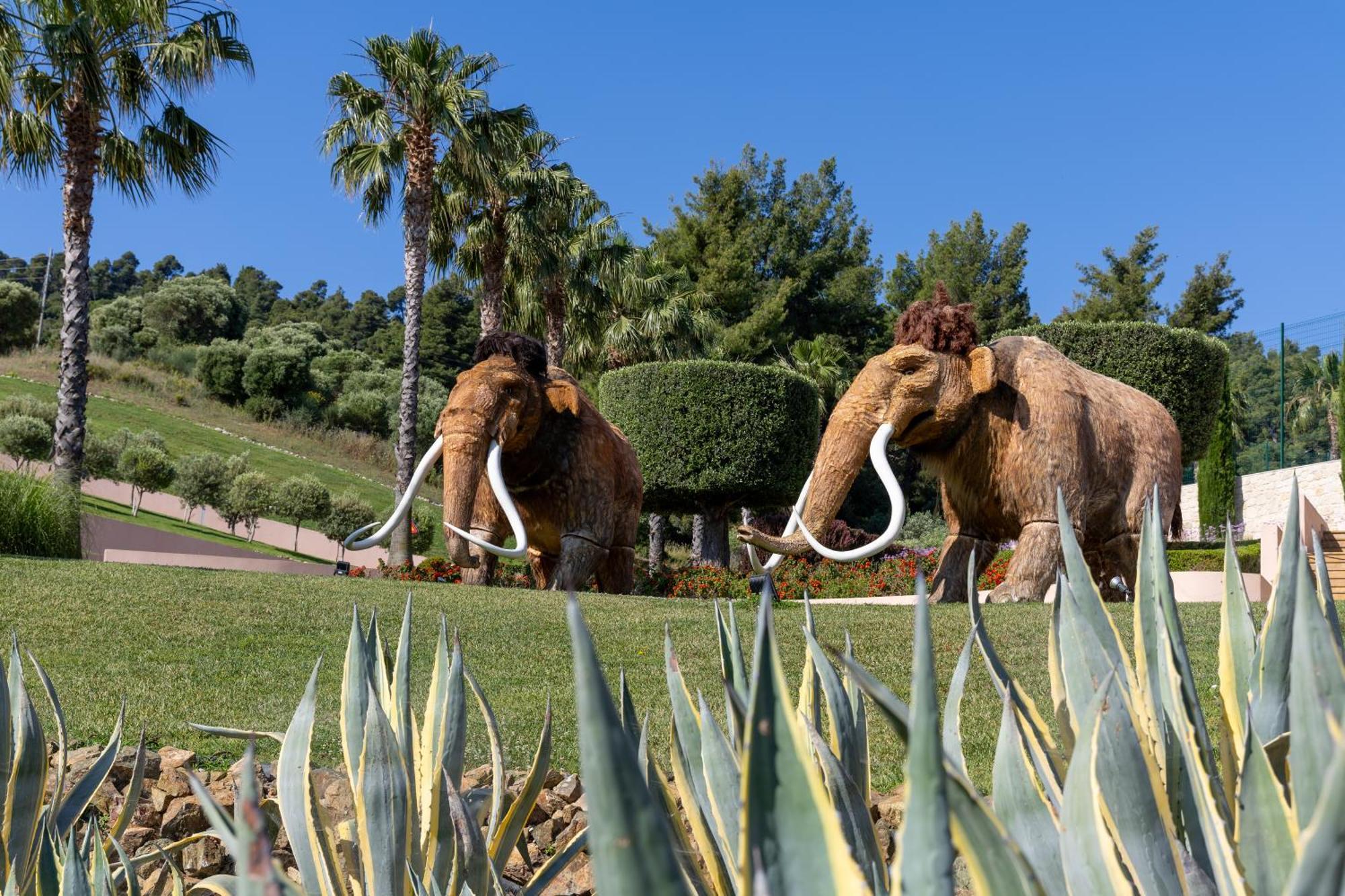 Miraggio Thermal Spa Resort Paliouri Exterior photo Life restoration of a pair of the Pleistocene mammoths, Mamuteus, or Columbian mammoths