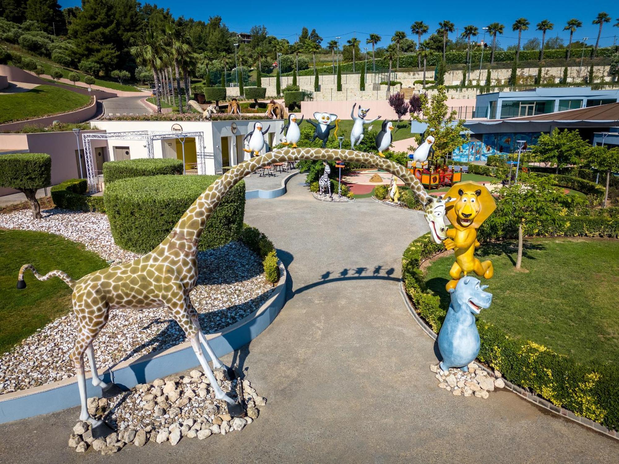 Miraggio Thermal Spa Resort Paliouri Exterior photo The entrance to the park